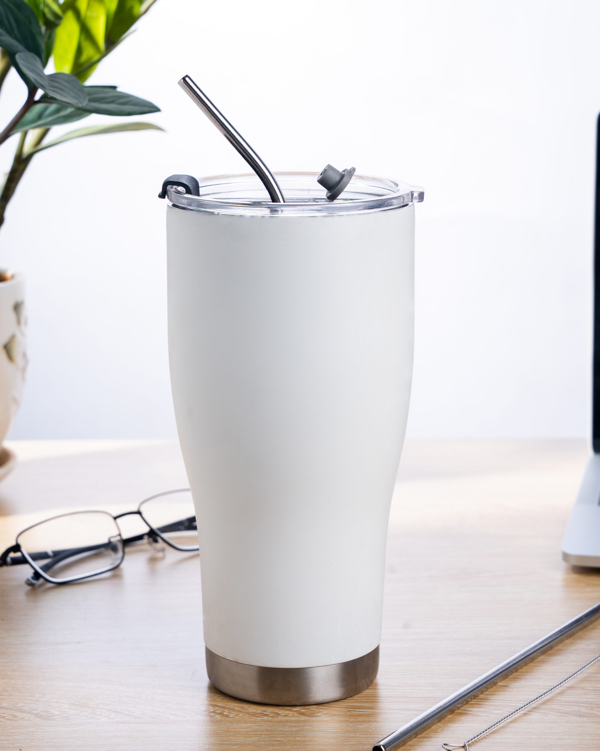 https://merchize.com/wp-content/uploads/2022/12/curved-stainless-steel-tumbler-with-straw-scaled.jpg