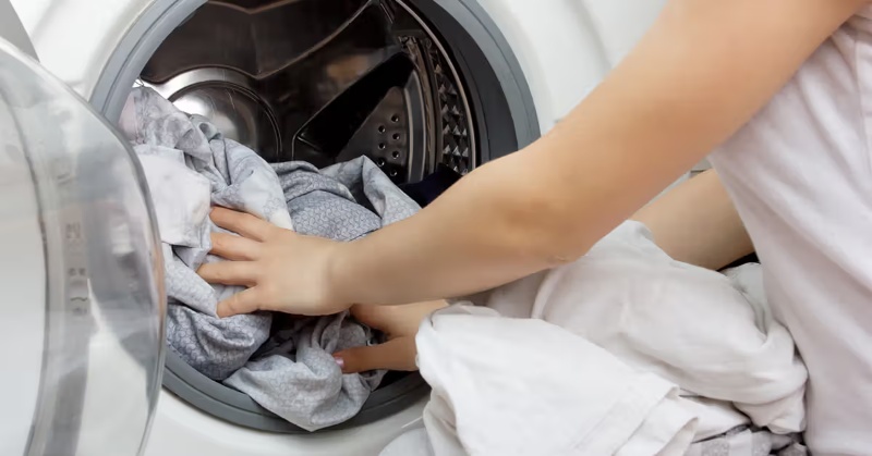 wash clothes with washing machine