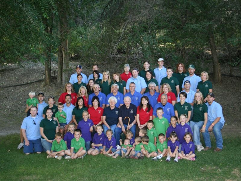 Family reunion t-shirt ideas for large families